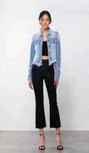 Load image into Gallery viewer, Hidden Light Wash Frayed Bottom Fitted Jean Jacket